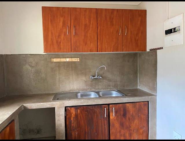 8 BEDROOM HOUSE FOR SALE IN KAMEELDORINGPARK